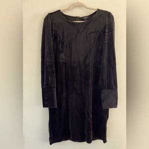 Oat New York Velvet-Like Fitted Dress in Black